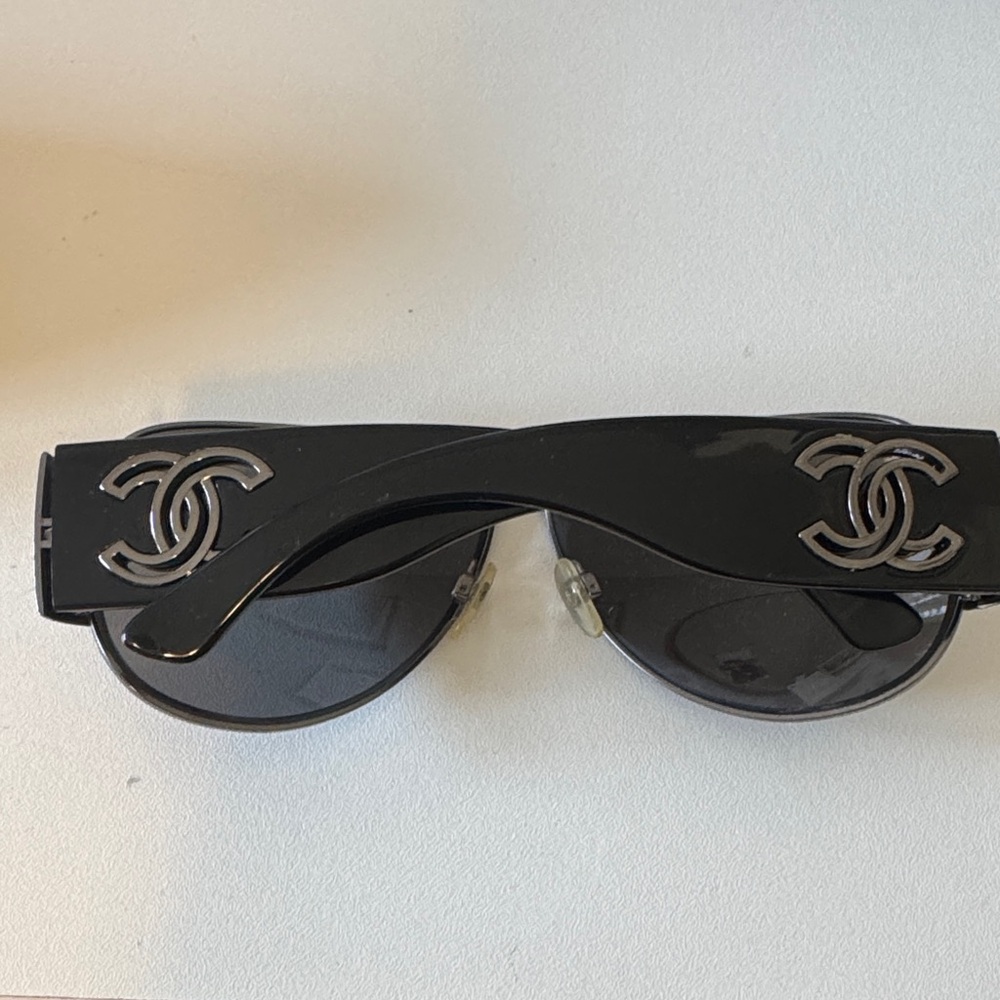 CHANEL Vintage Aviator Sunglasses with Black Lenses Early 2000s - Picture 4 of 8